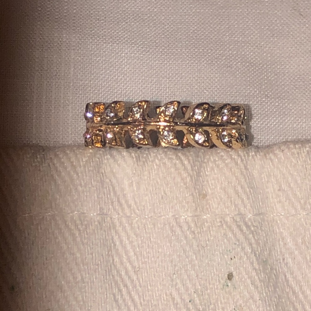 3🌻for$10 Charming Charlie’s Gold Leaf Ring